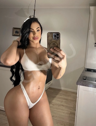Hello love, I'm Kelly. I invite you to a unique and sophisticated experience! I love creating beautiful moments and relaxing, enjoying every moment together! Let's relax and experience the pleasure of a good time together! I love meeting people and I'm passionate about seduction and erotic games. Join me for an unusual and daring experience! Contact me and book your intimate moment with me!