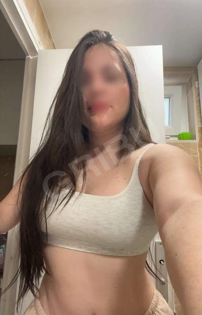 I am a Colombian woman, seductive and irresistibly feminine. With me, it's not just about looks, but also about touch, chemistry, and anticipation. I create more than just a meeting; I create a burning desire.

I adore intelligent conversations that gradually build tension, hands that know how to rest, and eyes that undress before words are even spoken.

Discretion is sacred. Elegance is my nature. Desire is inevitable.

 Only serious, self-assured, and gallant men are welcome.

Enter my world and I will make you feel what most men only dream of.

Once you've tasted it, you won't want anything less.

All contact will be made via SMS with a clear and concise message indicating:
- First name, age, and origin
- Desired time and duration of the appointment
As I am extremely busy, I encourage you to book your appointment in advance.  Lots of kisses…

Cash payment on site.

The stated conditions are non-negotiable!
