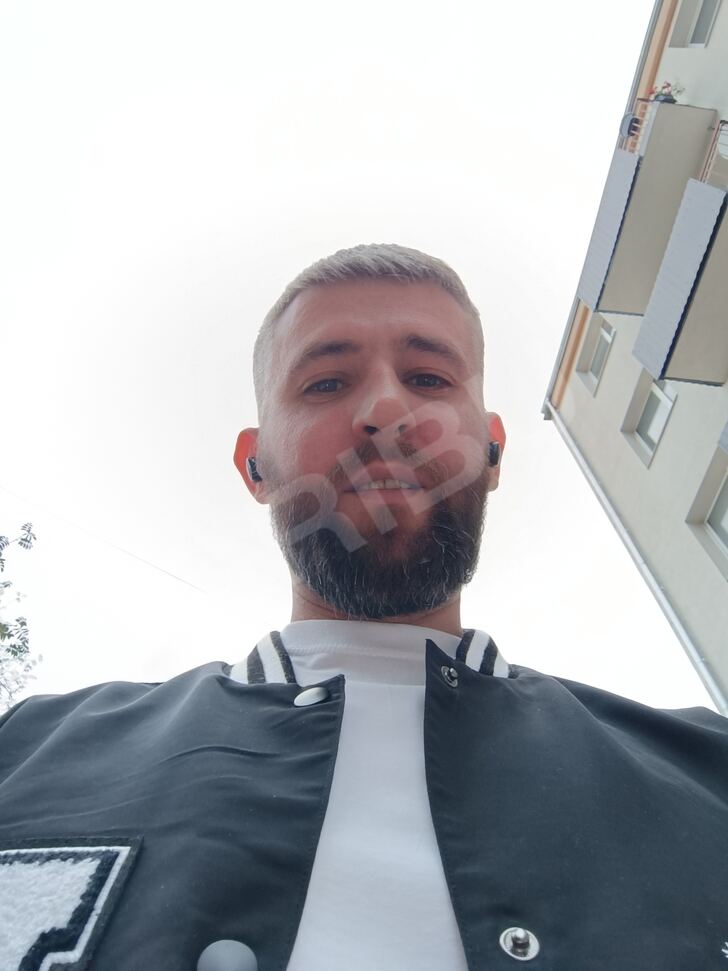 Advertisement (8570808) - Imizz 1