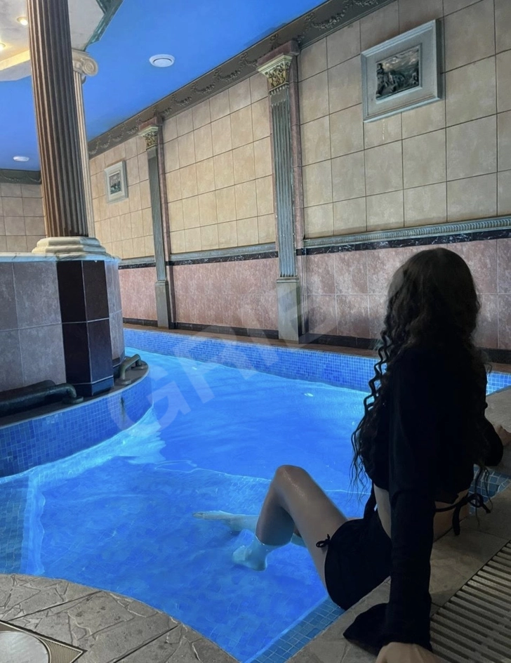 Advertisement (8849808) - HotWifeReal 9