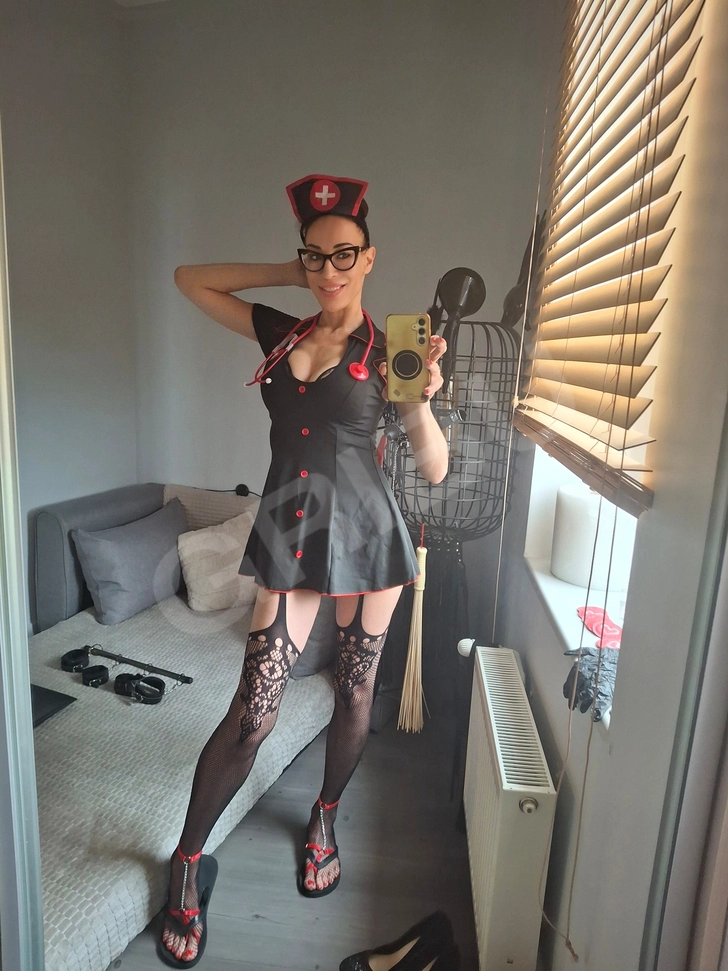 Advertisement (8586959) - MISTRESS_JULIA 36
