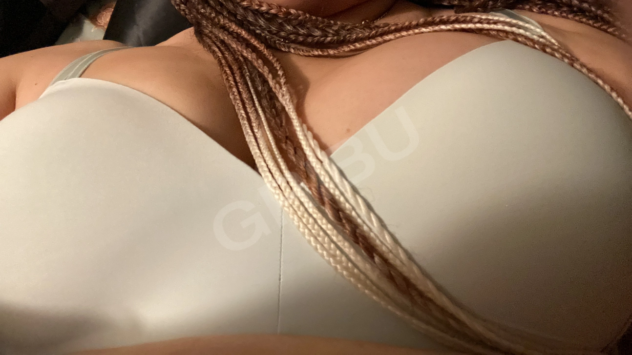 Advertisement (8461568) - Laila39 1