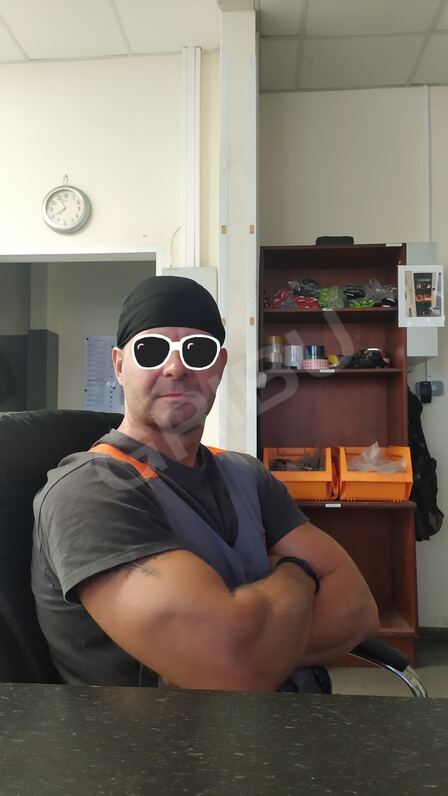Klaus76043445