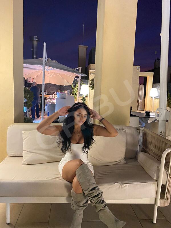 adella4400733