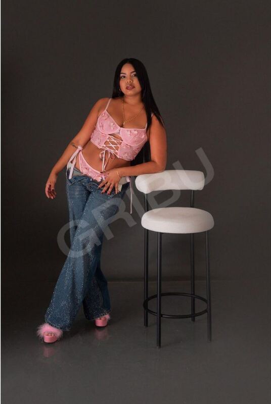 Nina255999572