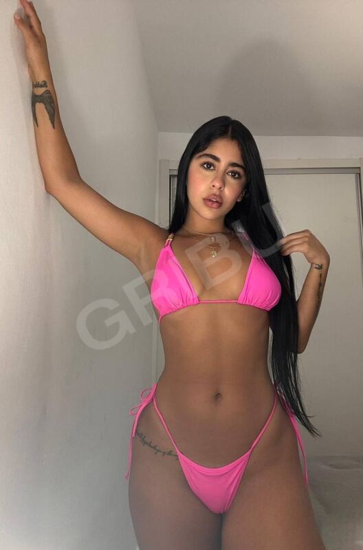 Nina256153312