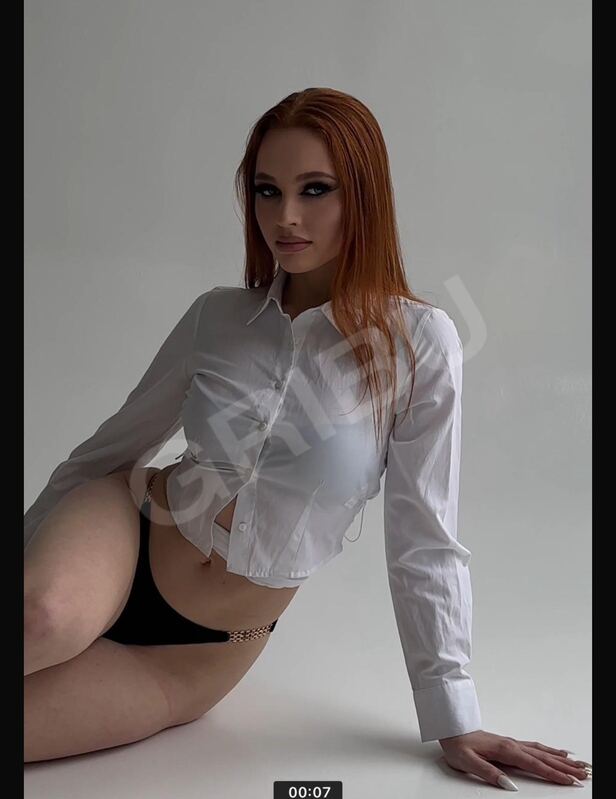 Julia236002608