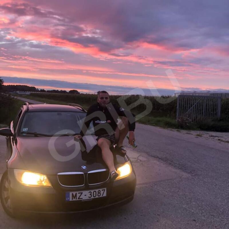 Alex18094457728