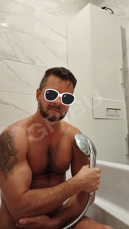Klaus76242799