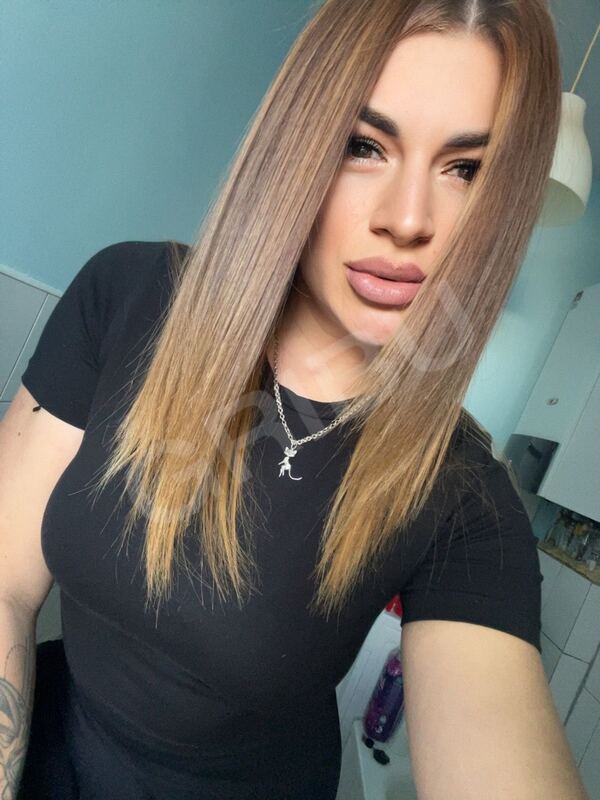 Alexandra255974064