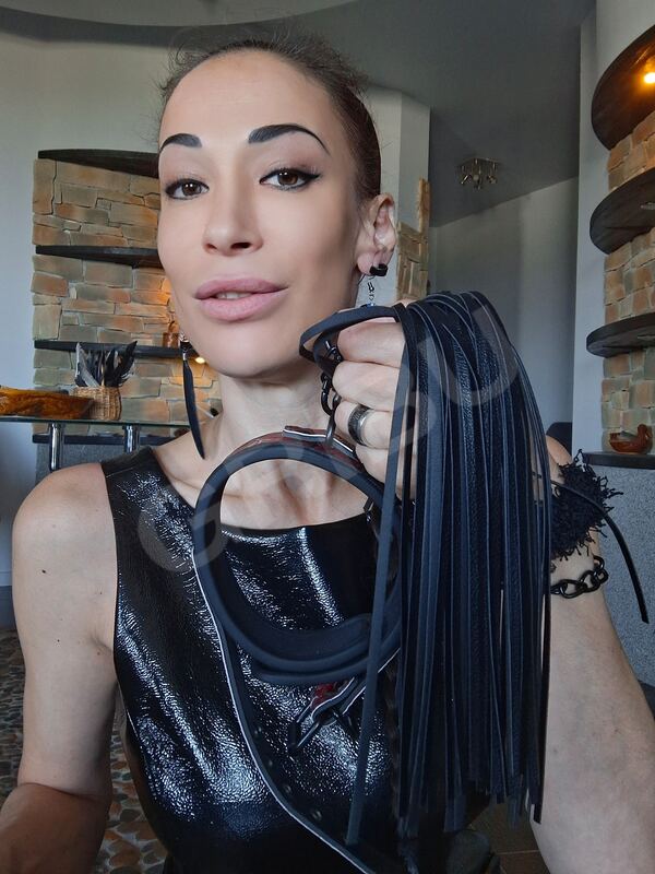 MISTRESS_JULIA6218713