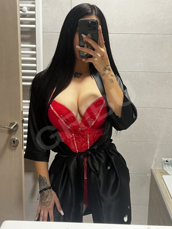 ElenaMaria6051570