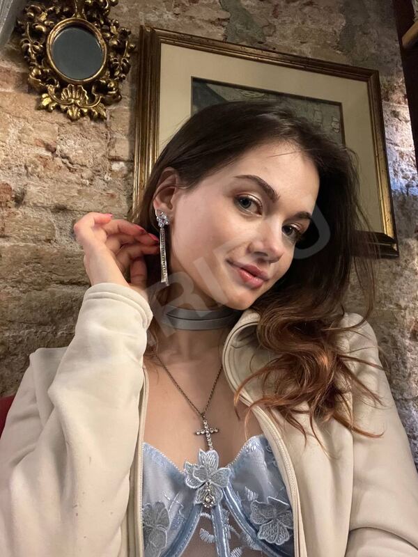 Alena6996995993783