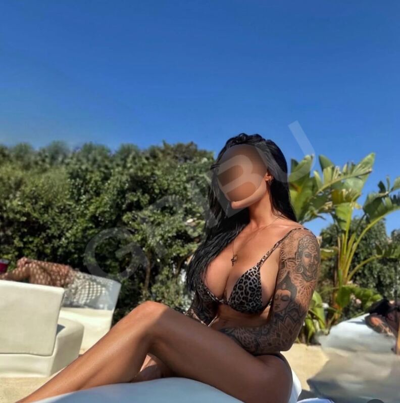 Laura20006034107