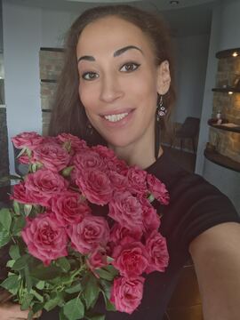 JULIA TANTRA