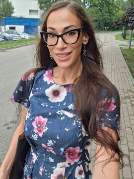 JULIA TANTRA