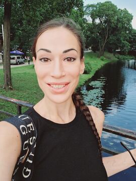 JULIA TANTRA