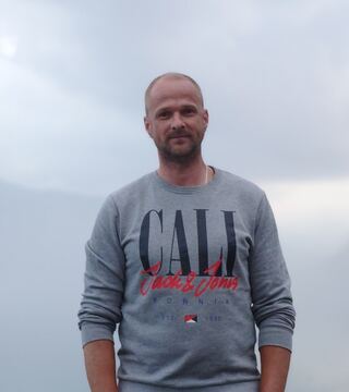 Cits vīrietis